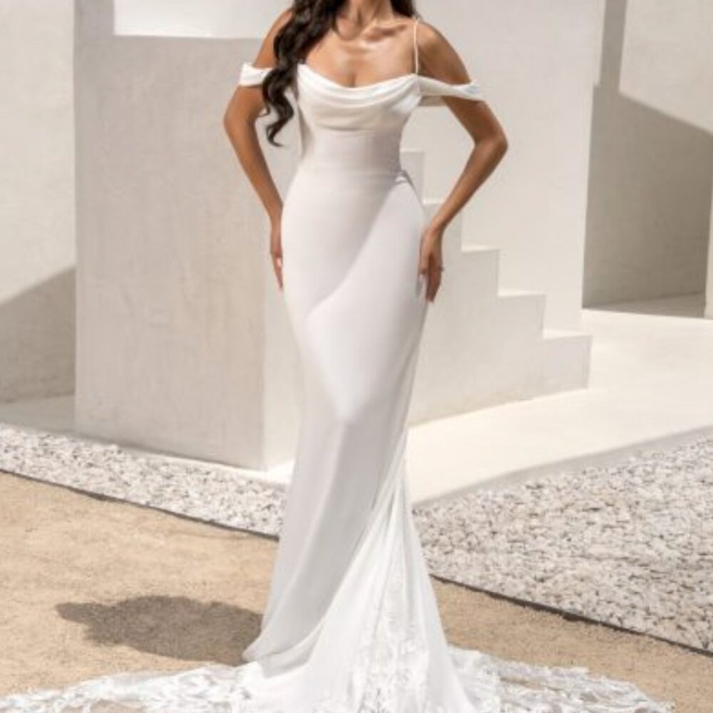 Kitty Chen Barcelona White Lace Wedding Dress Worn once with fingertip Veil